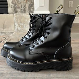 NWOT Dr. Martens Jadon Boots
